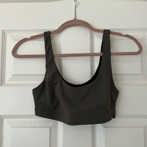 Vuori daily sports bra
